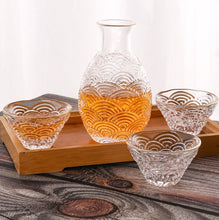 Load image into Gallery viewer, Classic Glass Sake Cup Set- Stripe Sake Set with gold grid fringe- 5 pcs sake set
