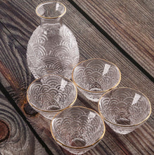 Load image into Gallery viewer, Classic Glass Sake Cup Set- Stripe Sake Set with gold grid fringe- 5 pcs sake set
