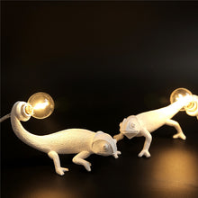 Load image into Gallery viewer, Nordic chameleo Lizard Desk Light
