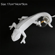 Load image into Gallery viewer, Nordic chameleo Lizard Desk Light
