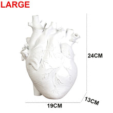 Load image into Gallery viewer, Heart Shape Sculpture Flower Vase
