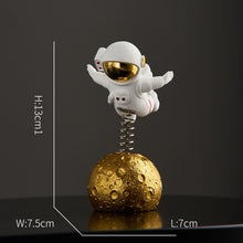 Load image into Gallery viewer, Astronauta Figurine kawaii table decoration
