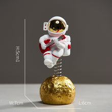 Load image into Gallery viewer, Astronauta Figurine kawaii table decoration
